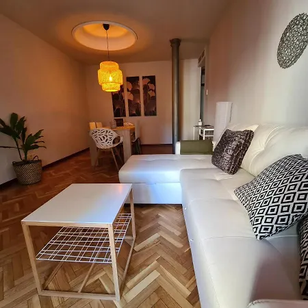 18 Torres Molino Διαμέρισμα *